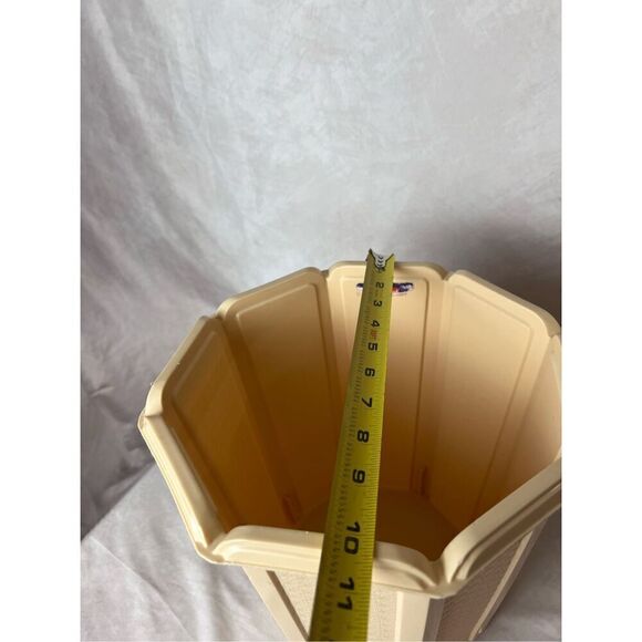 Vintage Rubbermaid Trashcan Waste Bin - Picture 8 of 8